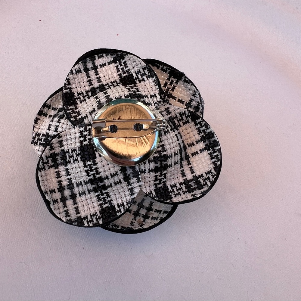 Camellia Faux Pearl Brooch - Picture 3 of 4